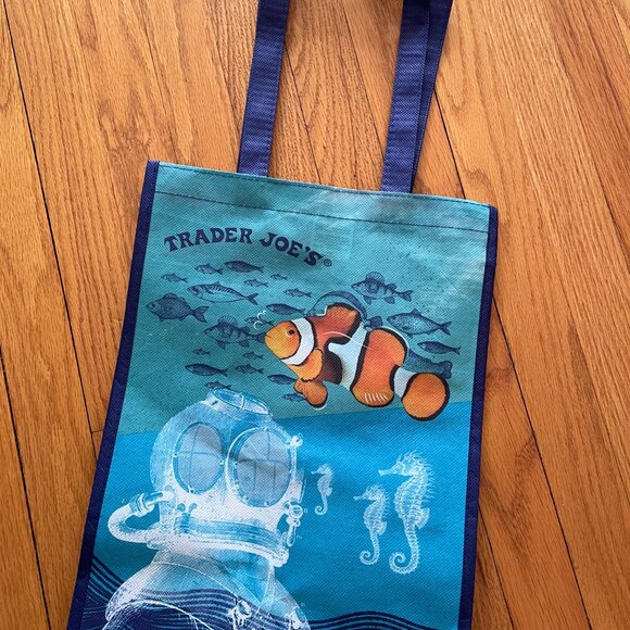 Trader Joe's LIMITED Set: XL PEACH Edition Tote, Shedd Ocean Bag, & TJs Canvas - Picture 8 of 11